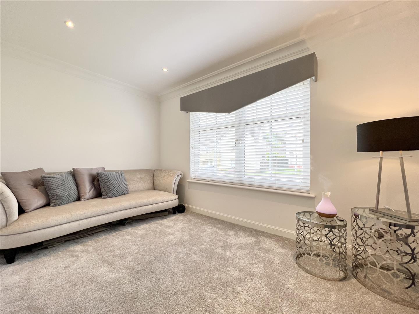 Royal Gardens, Bothwell, Glasgow Residence Estate Agents